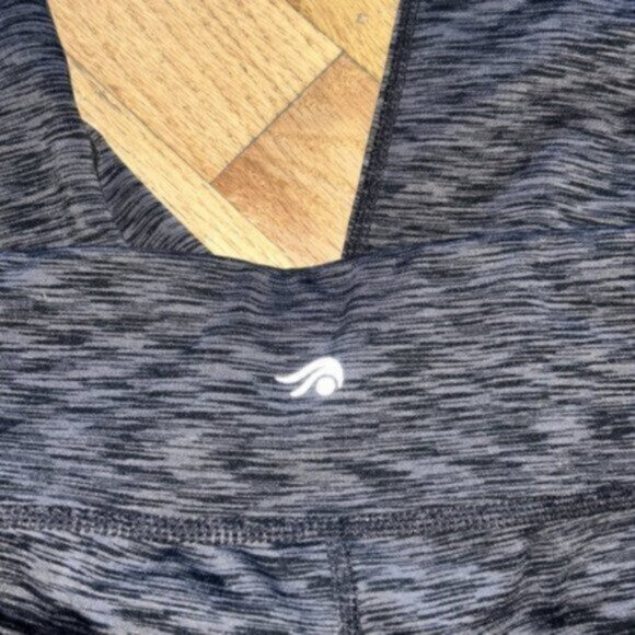 Gray Ideology Capri Leggings - Picture 2 of 2